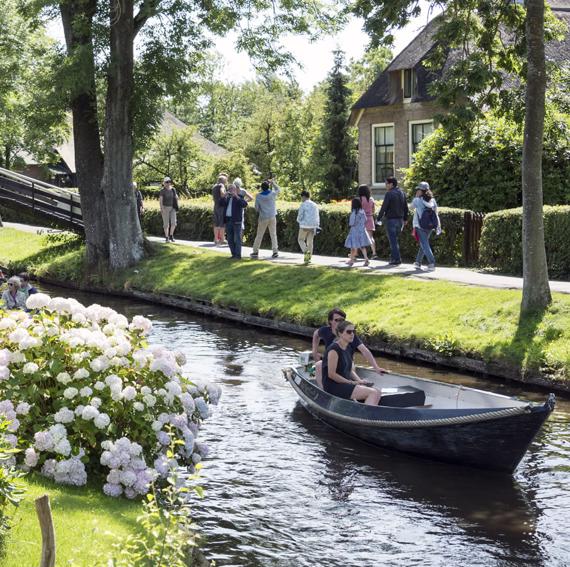 Discover Giethoorn