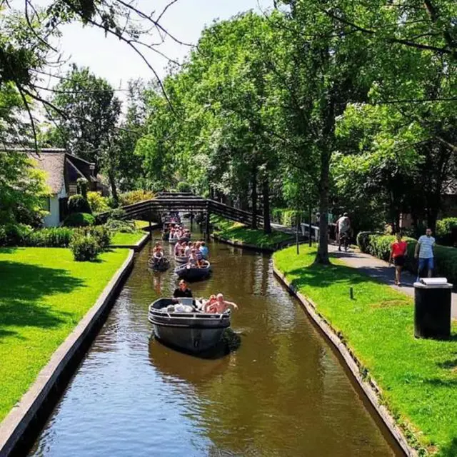 Rondje Giethoorn Boot, audiotour & minigolf