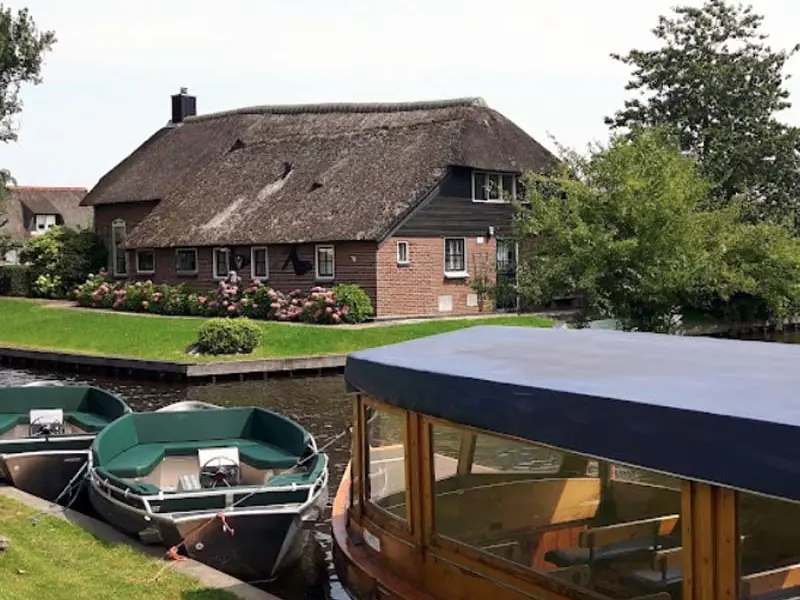 Shoot away in Giethoorn